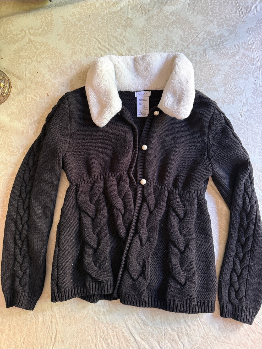 Tahari girls Black Cable-Knit Sweater with White Sherpa Collar size 7/8
